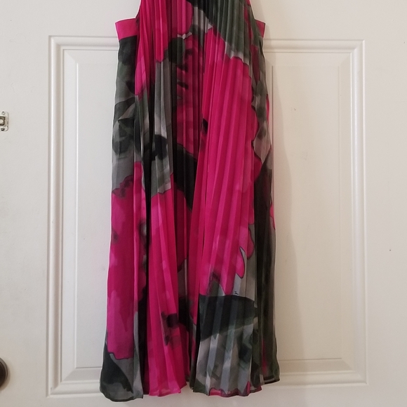 Trina Turk Pleated Dresses, Size Small - Picture 5 of 11